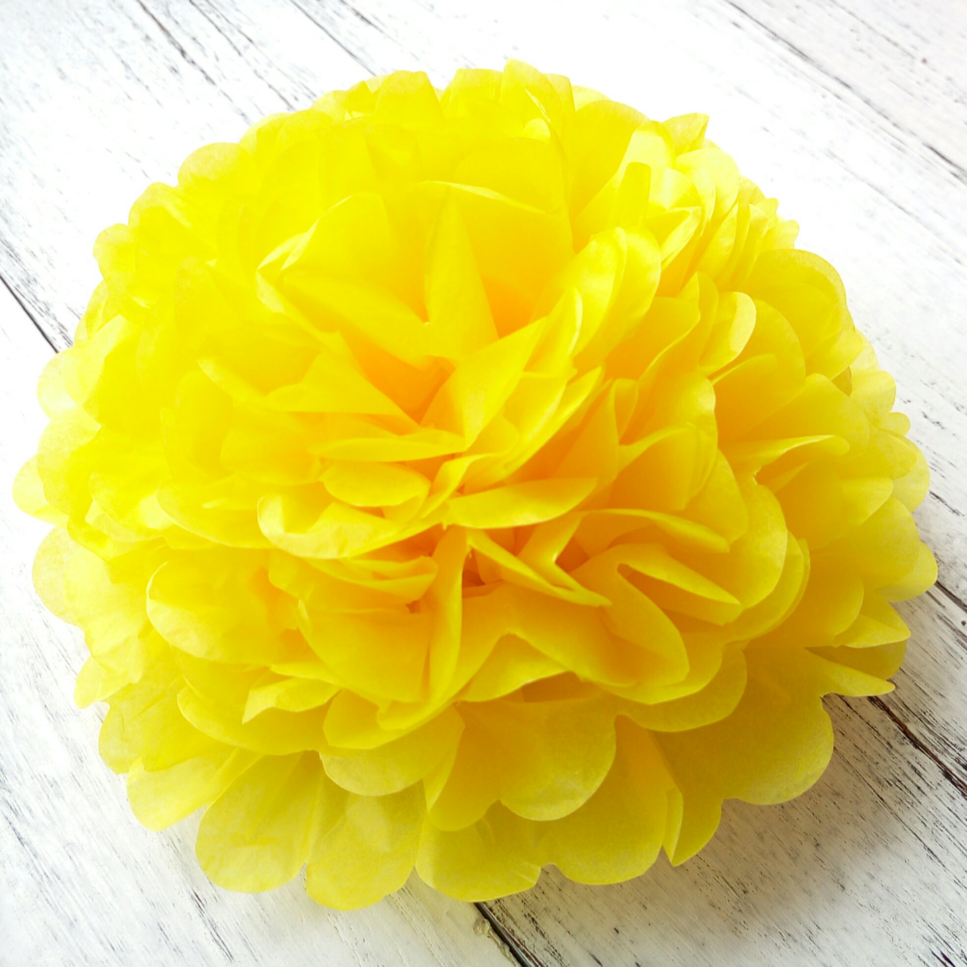 毛茛黄色薄纸粉扑球、大绒球、新娘送礼装饰品