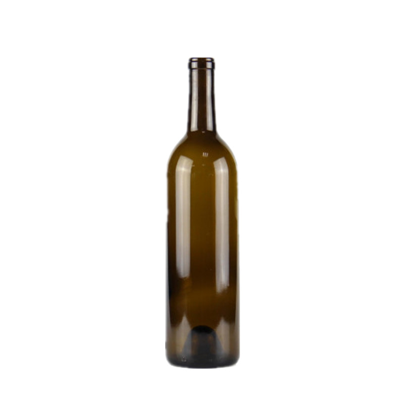 750 毫升带软木塞的琥珀色酒瓶