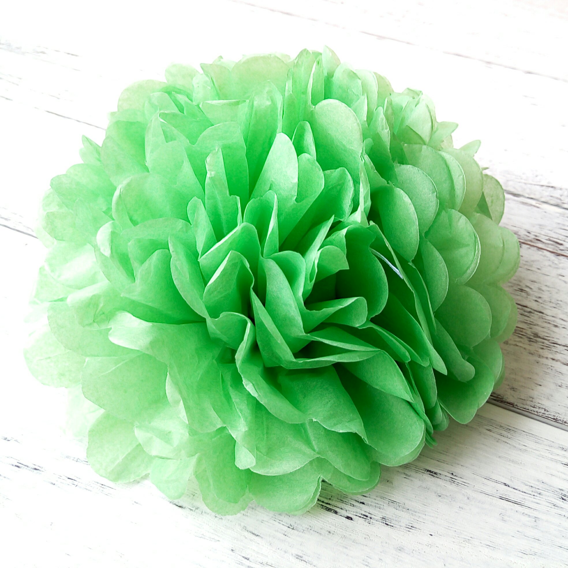 苹果绿色纸巾花球，婚礼绒球出售