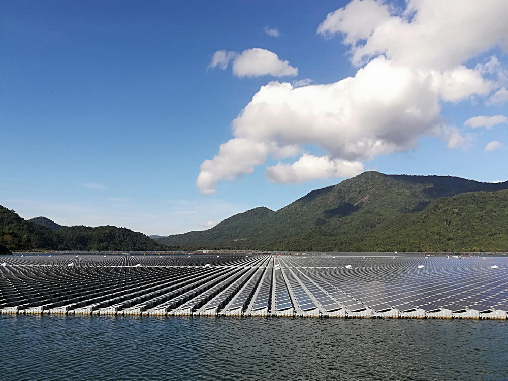 太阳浮动安装系统