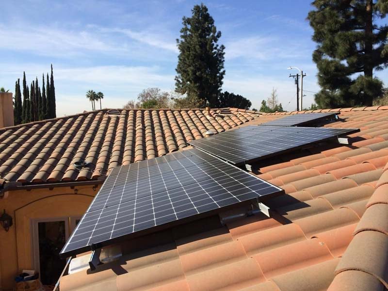 倾斜瓷砖屋顶安装支架太阳能电池板安装瓦屋顶